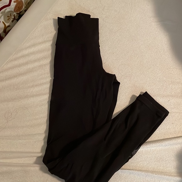 Barry’s x lululemon mesh full length legging - Picture 3 of 4